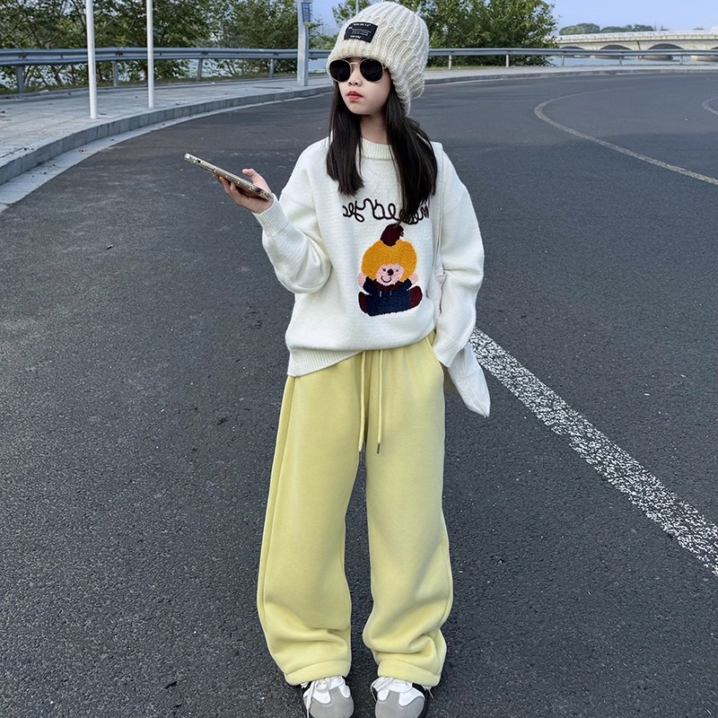 女童刺绣小熊毛衣2025春秋新款洋气儿童圆领上衣小女孩圆领针织衫