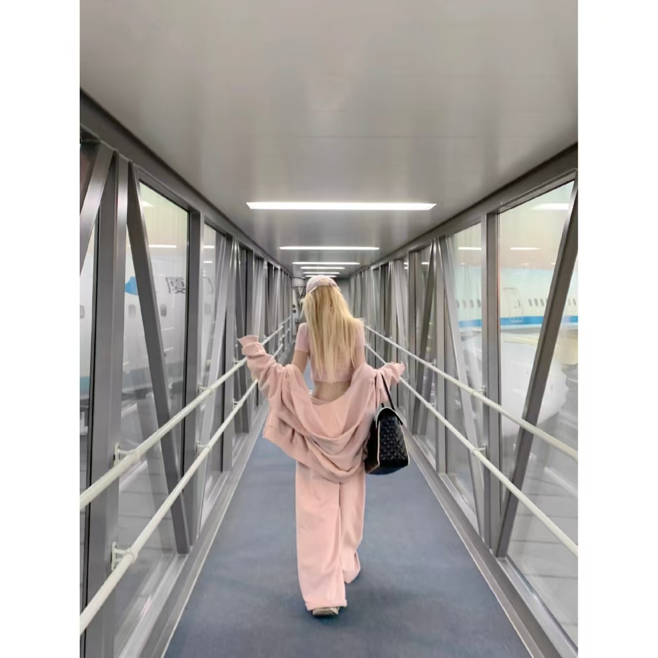 粉色慵懒风休闲套装女秋冬季加绒加厚减龄卫衣外套阔腿裤两件套