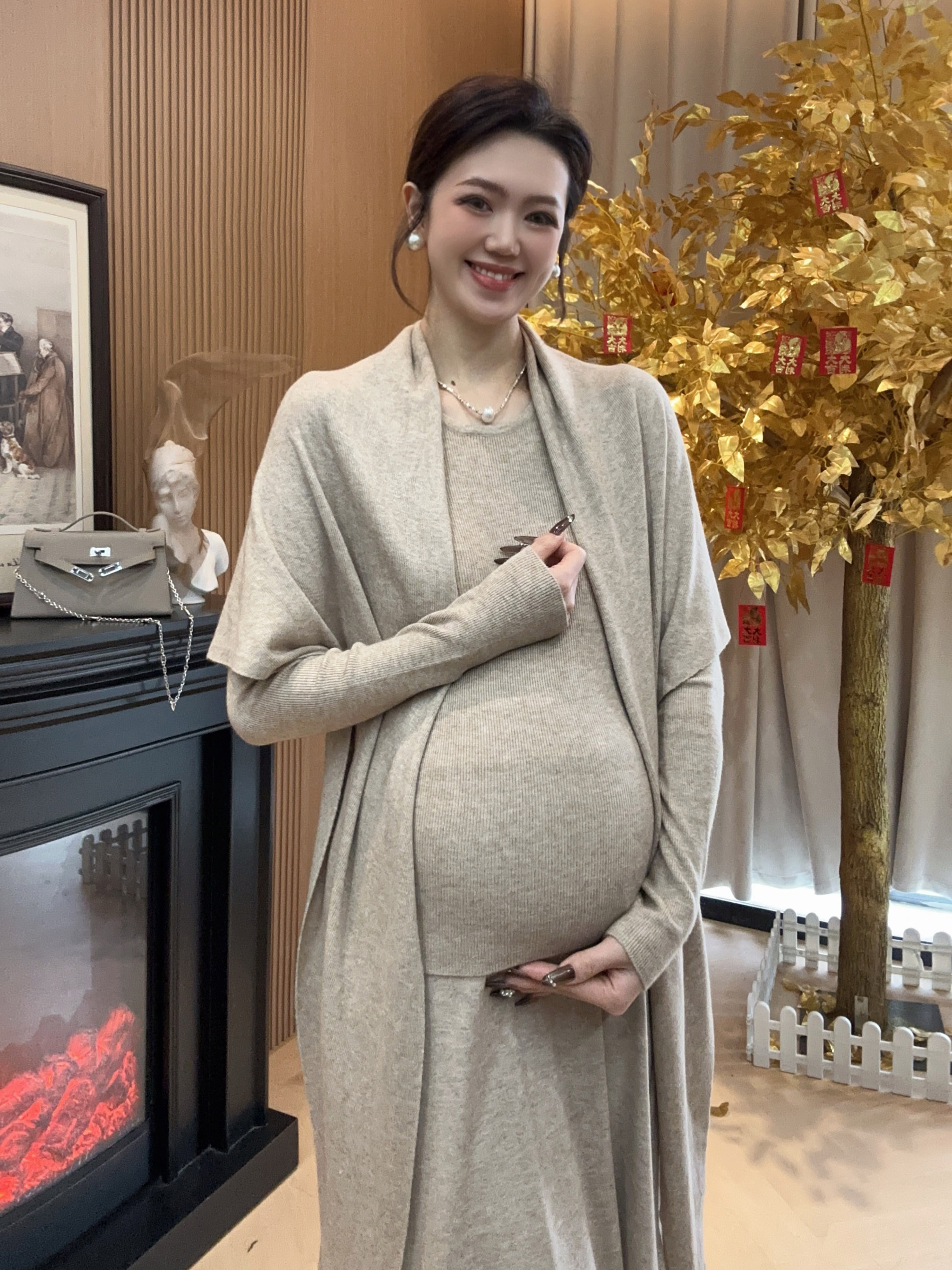 Zoey孕妇装［大小姐］冬季年货款孕妈妈弹力上衣搭调节裙配披肩套装