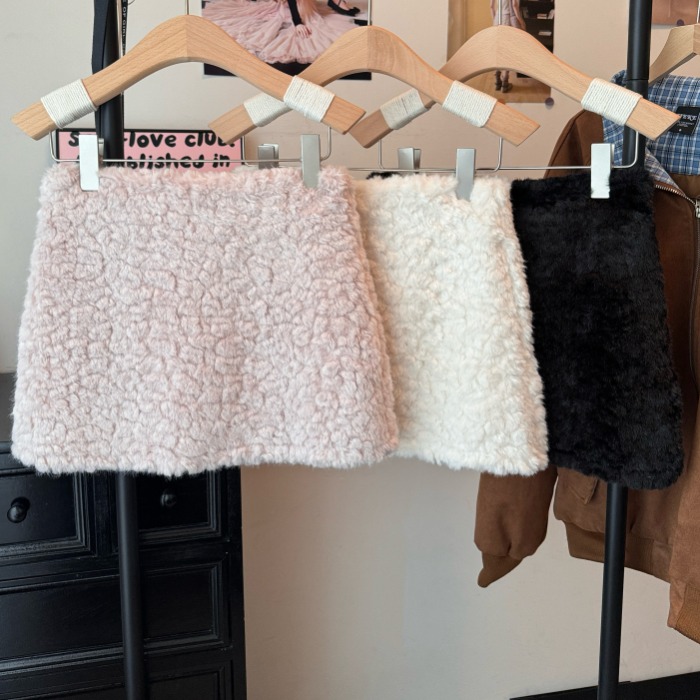 毛毛白色半身裙女秋冬高腰显瘦a字裙辣妹包臀短裙防走光毛绒裙子