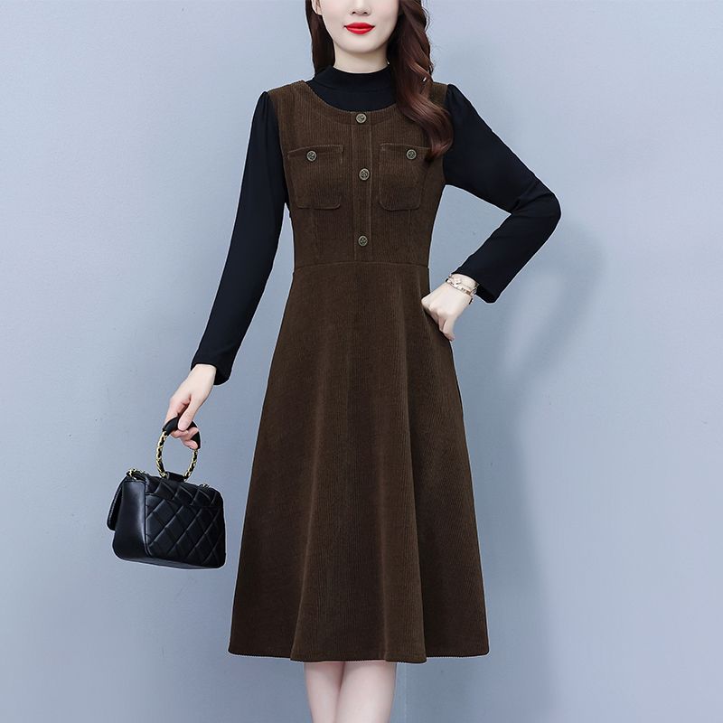 已出货 2025秋冬新款拼接假两件连衣裙大码女装雪尼尔中长款裙子