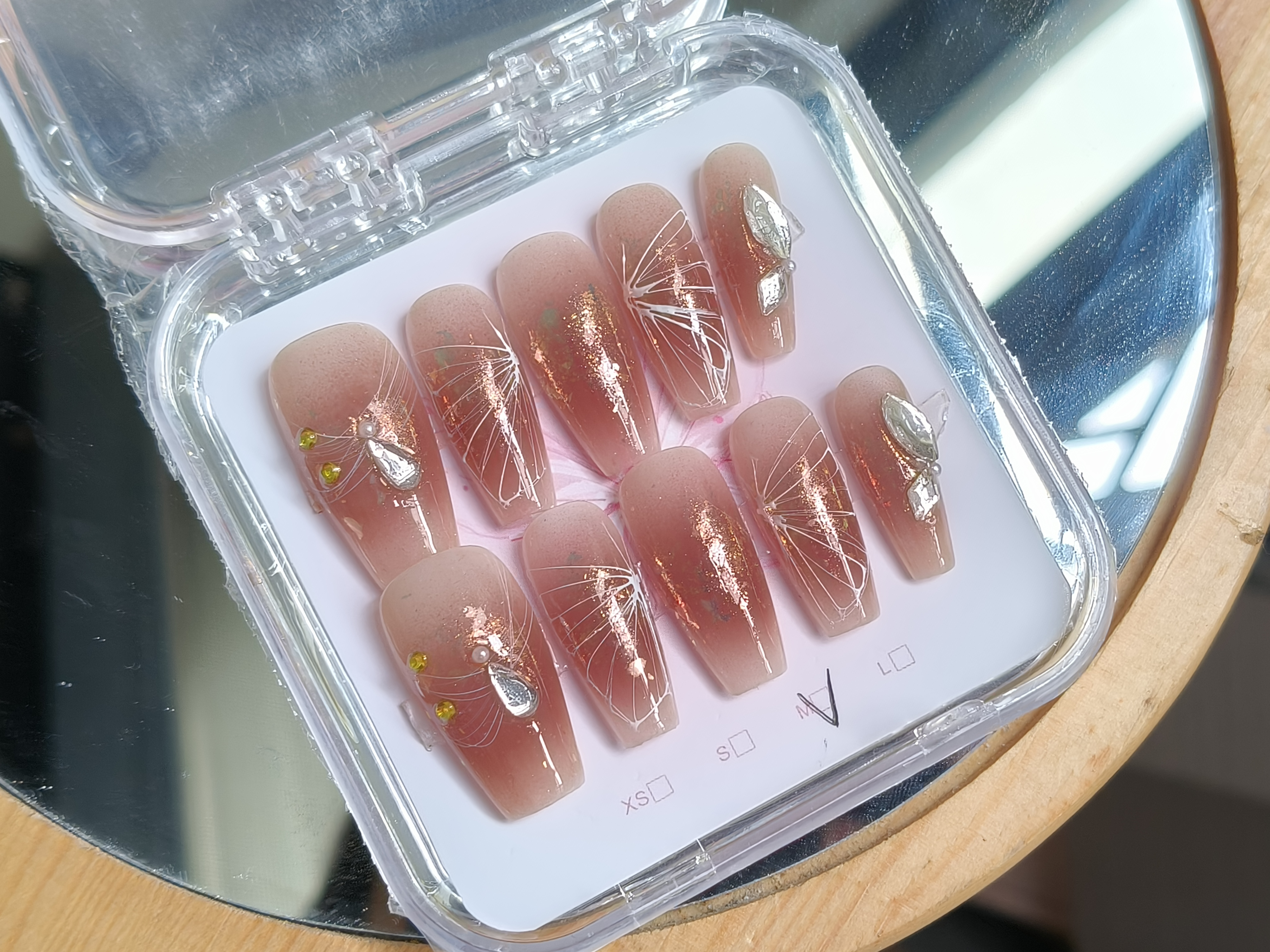 手工穿戴甲高级感M码中长款夏季腮红冰透拉丝蝴蝶可拆卸显白百搭