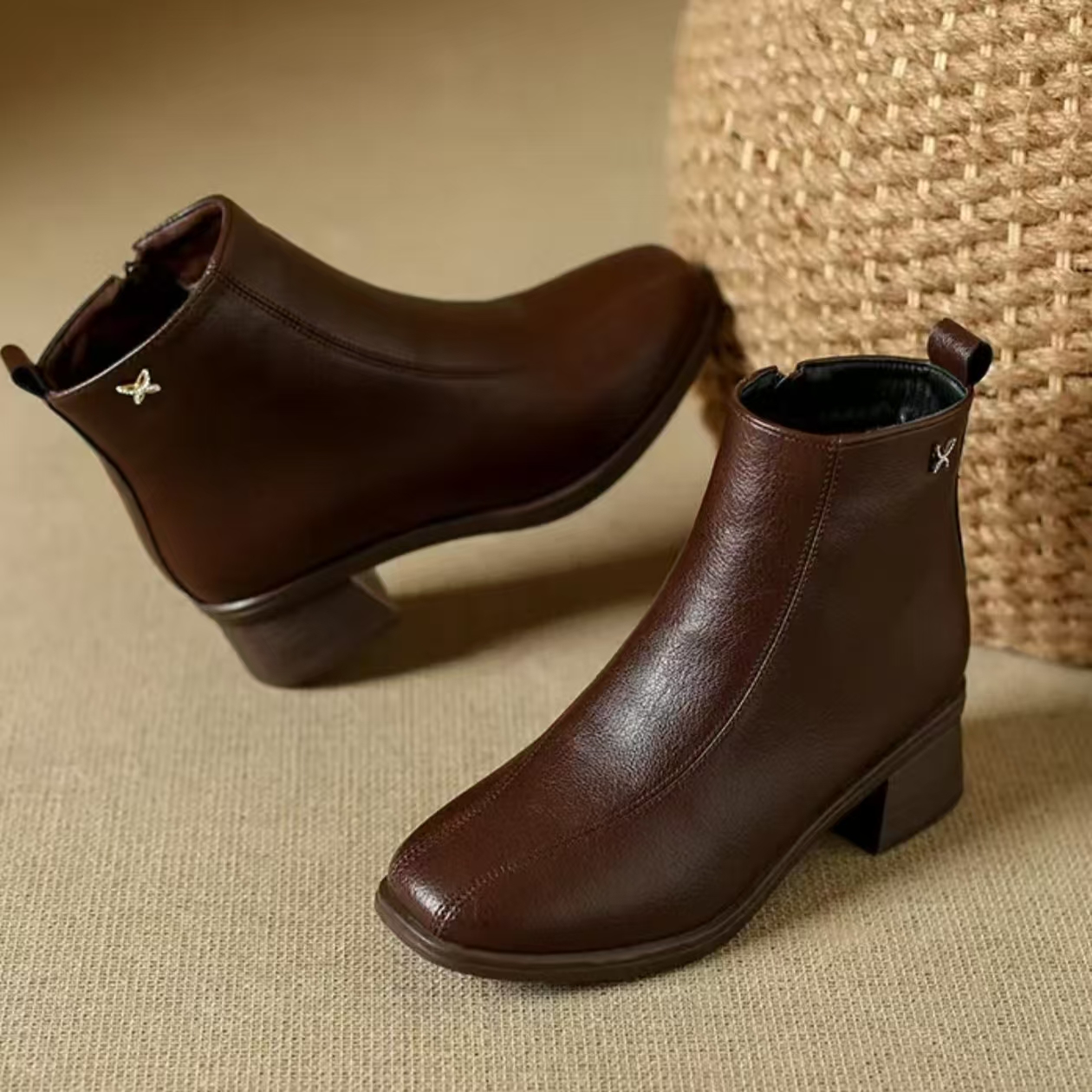 2026新款爆款冬季保暖靴真皮妈妈短靴中年女士加绒加厚靴子Y1088