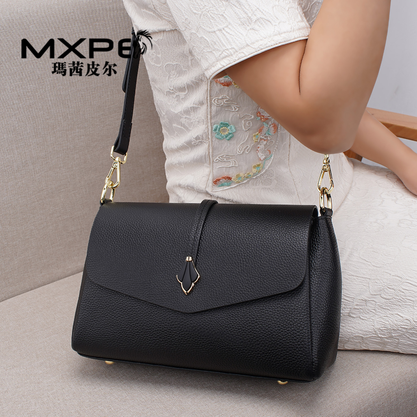 女士斜挎包真皮包2025新款头层牛皮大容量多层枕头包通勤腋下包潮