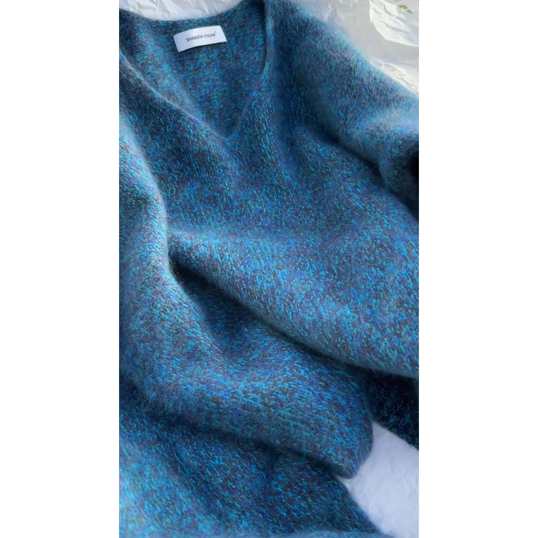 韩系蓝色V领软糯马海毛毛衣女秋冬外穿加厚宽松奶fufu针织上衣潮