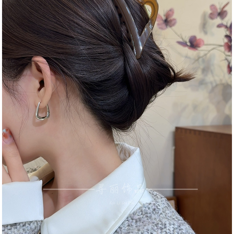铜合金耳饰 2026轻奢极简通勤百搭显瘦耳环