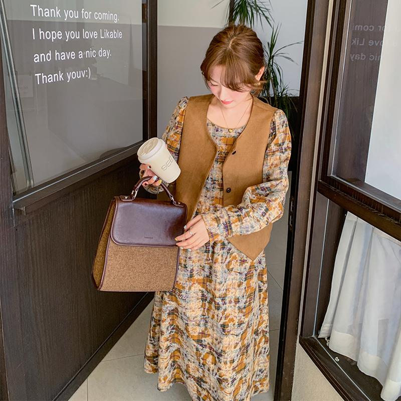 美拉德穿搭麂皮绒马甲配碎花连衣裙女春秋2025新款高级感长裙套装