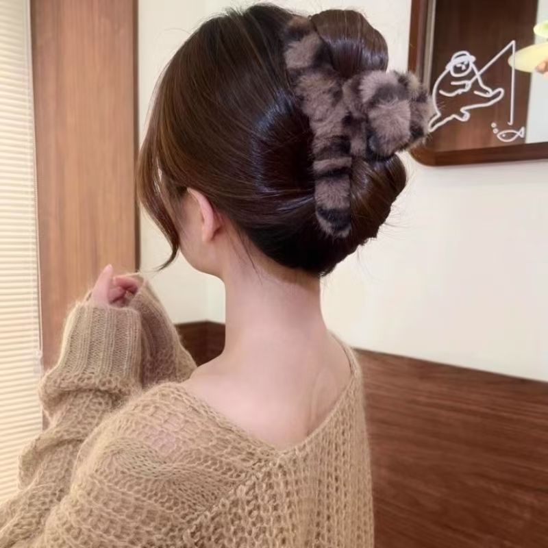 豹纹毛绒抓夹秋冬新款毛毛发夹后脑勺盘发鲨鱼夹子半扎发头饰发卡
