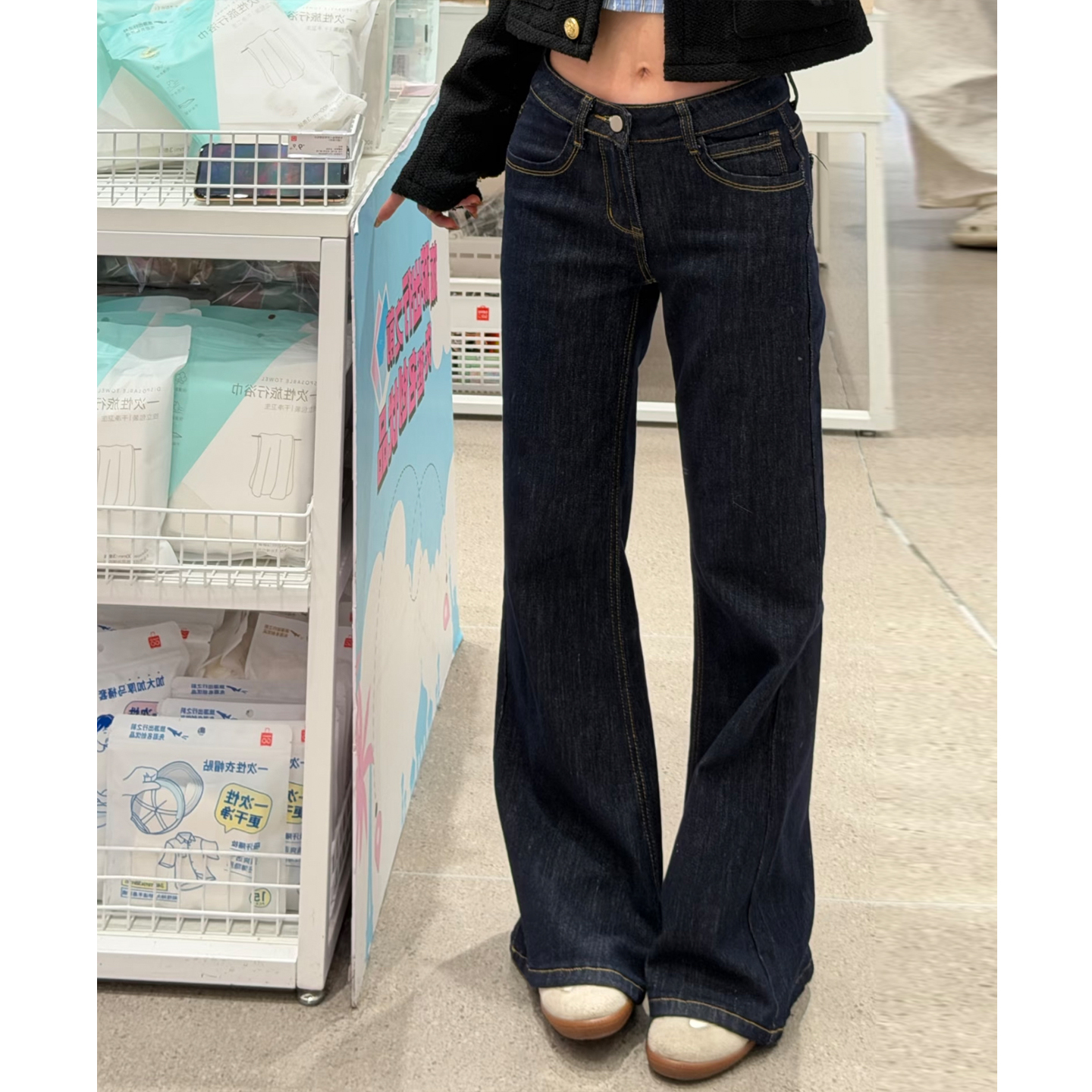 深蓝色加绒微喇牛仔裤女2025年冬季新款宽松垂感不贴腿拖地喇叭裤