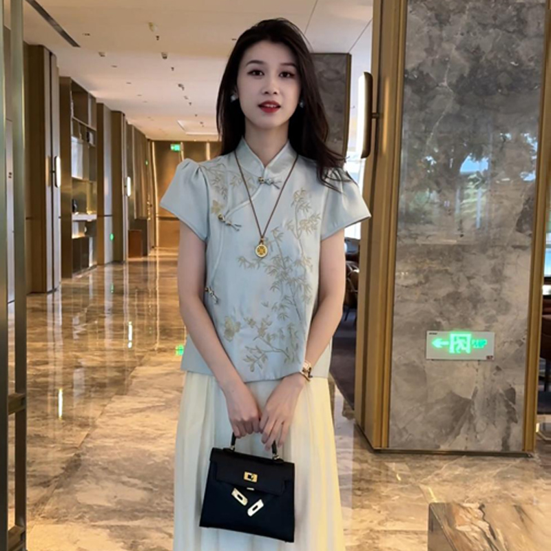 新中式套装女2025夏季新款时髦洋气刺绣盘扣上衣阔腿裤慵懒两件套