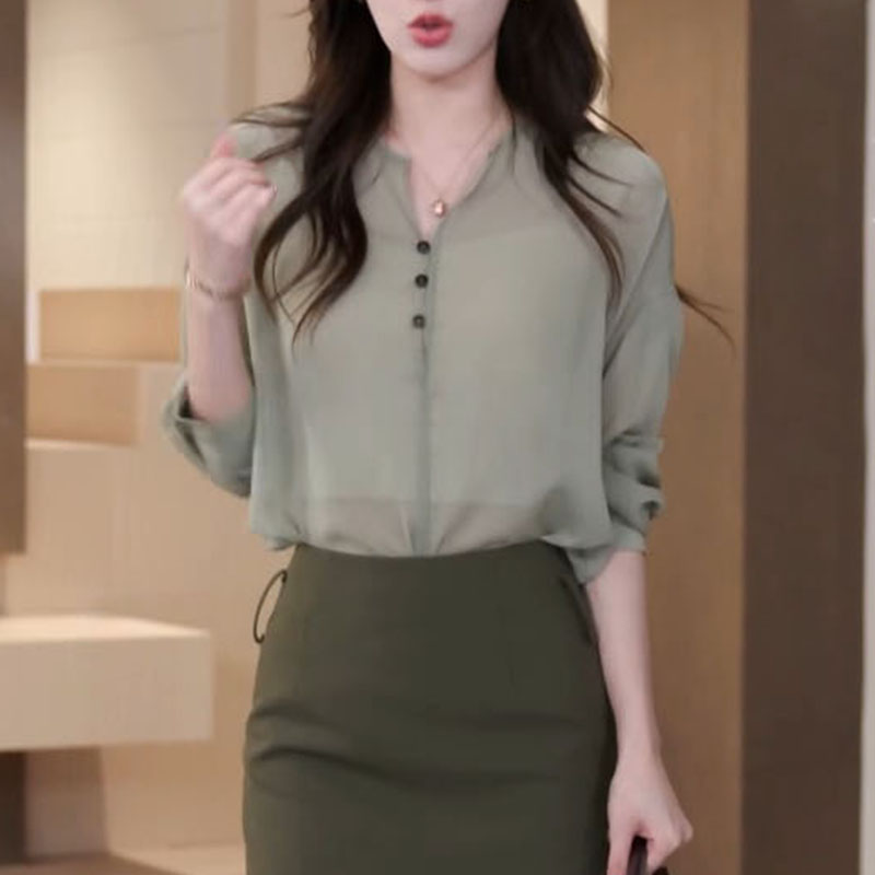 气质清冷感小衫女夏季新款时尚别致半纽扣设计感显瘦轻薄长袖衬衫