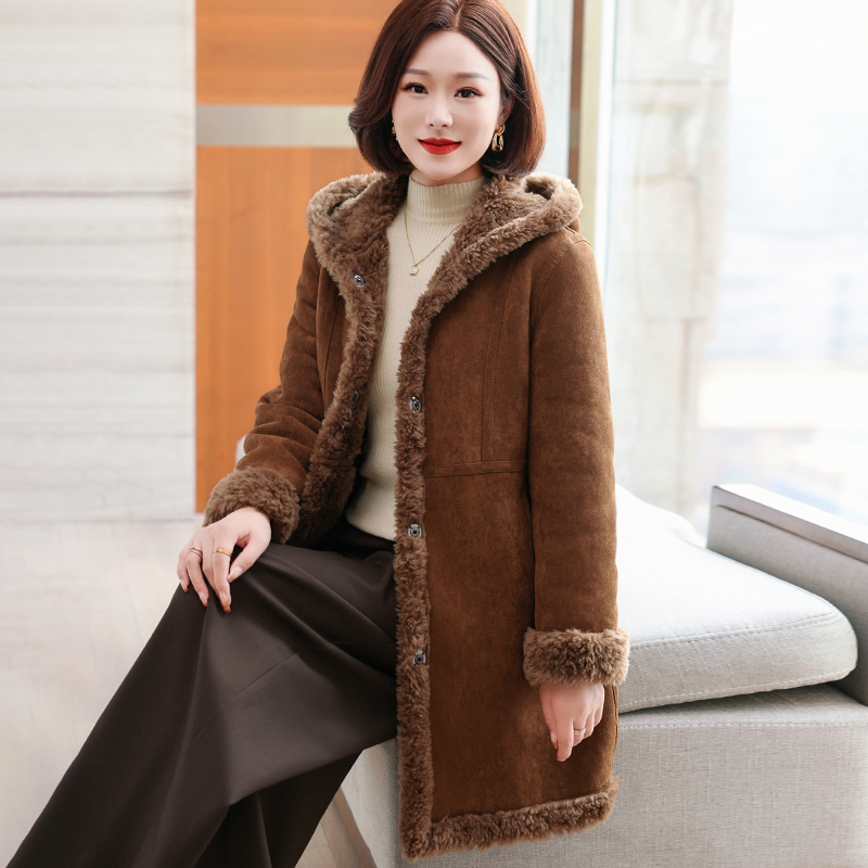 羊羔毛皮草女连帽加厚2025冬季新款小个子皮毛一体外套保暖年轻款