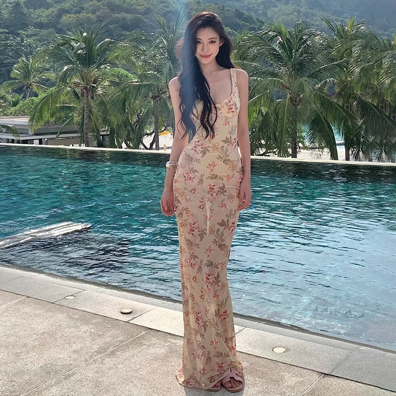 海边度假法式碎花吊带连衣裙女夏季气质纯欲收腰显瘦无袖包臀长裙