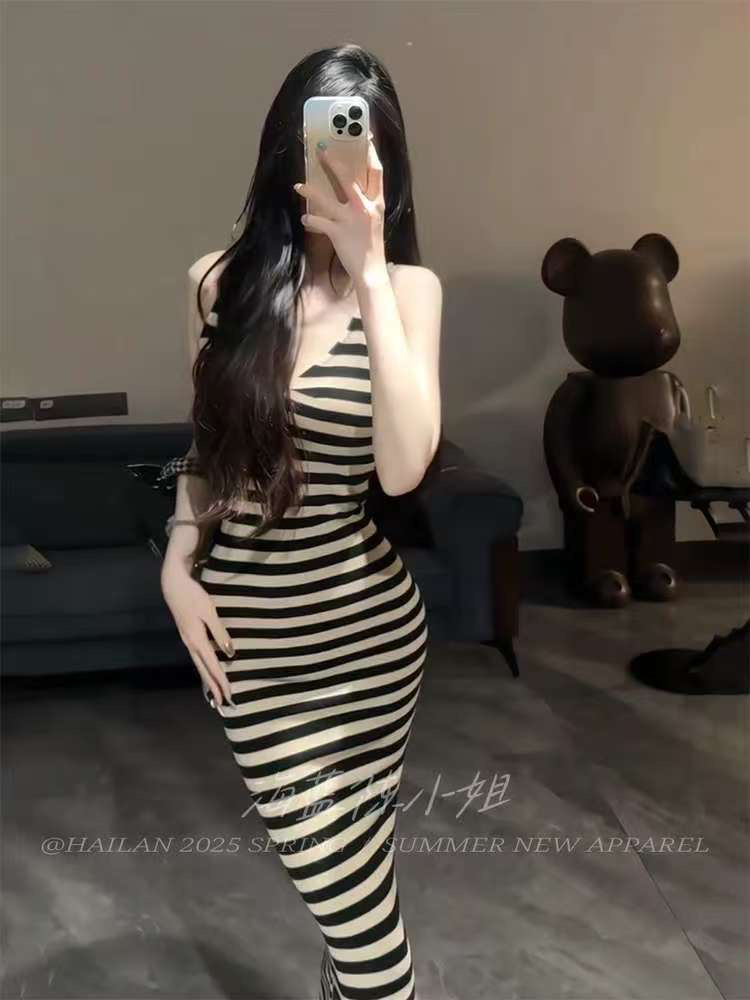 法式条纹吊带包臀连衣裙女夏季修身显瘦海边度假风长裙