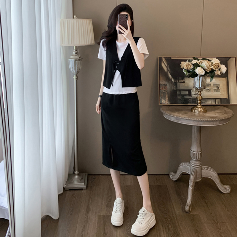 设计感2026年夏新款时尚休闲套装裙女洋气显瘦减龄马甲T恤三件套