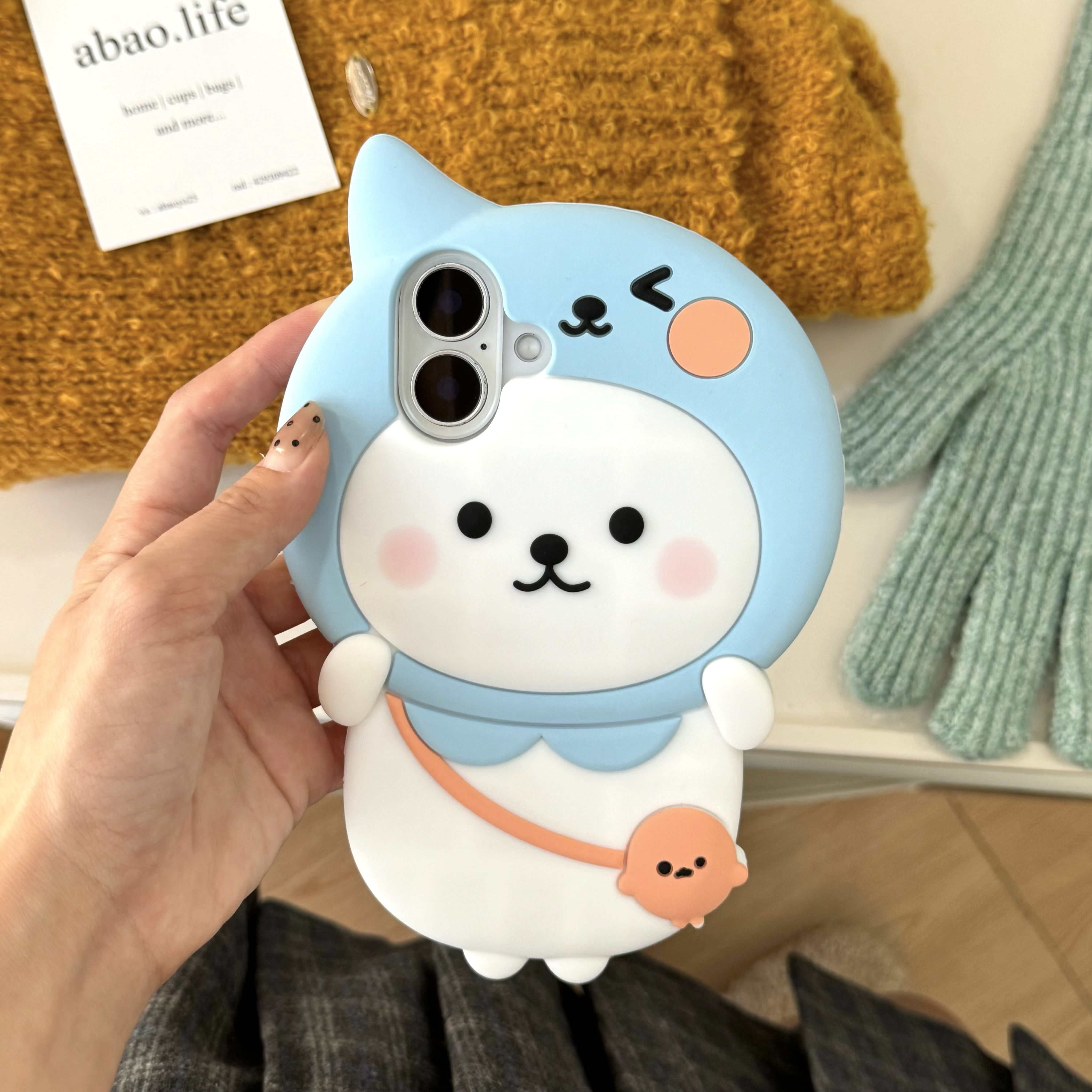 (苹果)可爱酷儿自嘲熊卡通适用iPhone16创意女款立体软硅胶手机壳