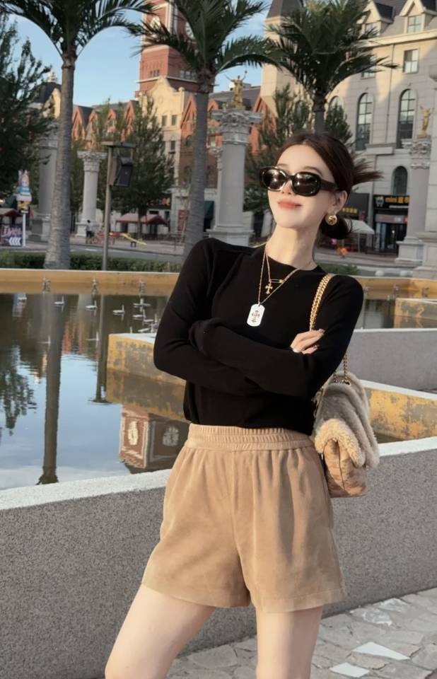 2025韩系明线设计感圆领秋季时尚百搭洋气减龄长袖T恤打底衫上衣