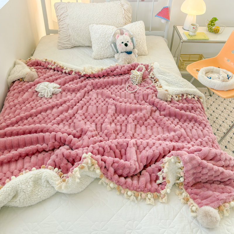 2025新款奶芙绒毛毯加厚羊羔绒流苏球花边盖毯韩式公主风毛球毯子