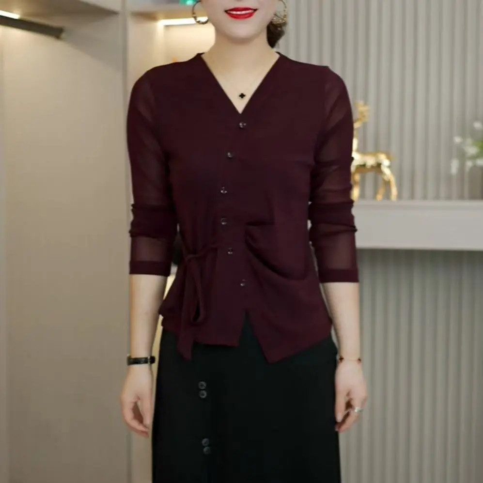 2025秋季爆款纯色弹力网纱修身光版系带长袖纽扣洋气时尚装打底衫