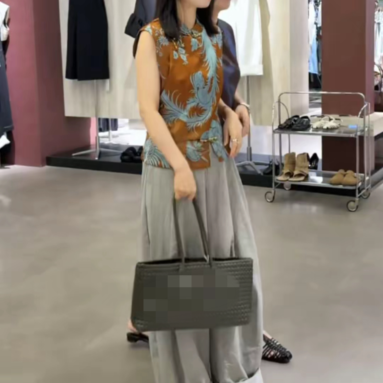 新款时髦大气简约气质百搭显瘦女装