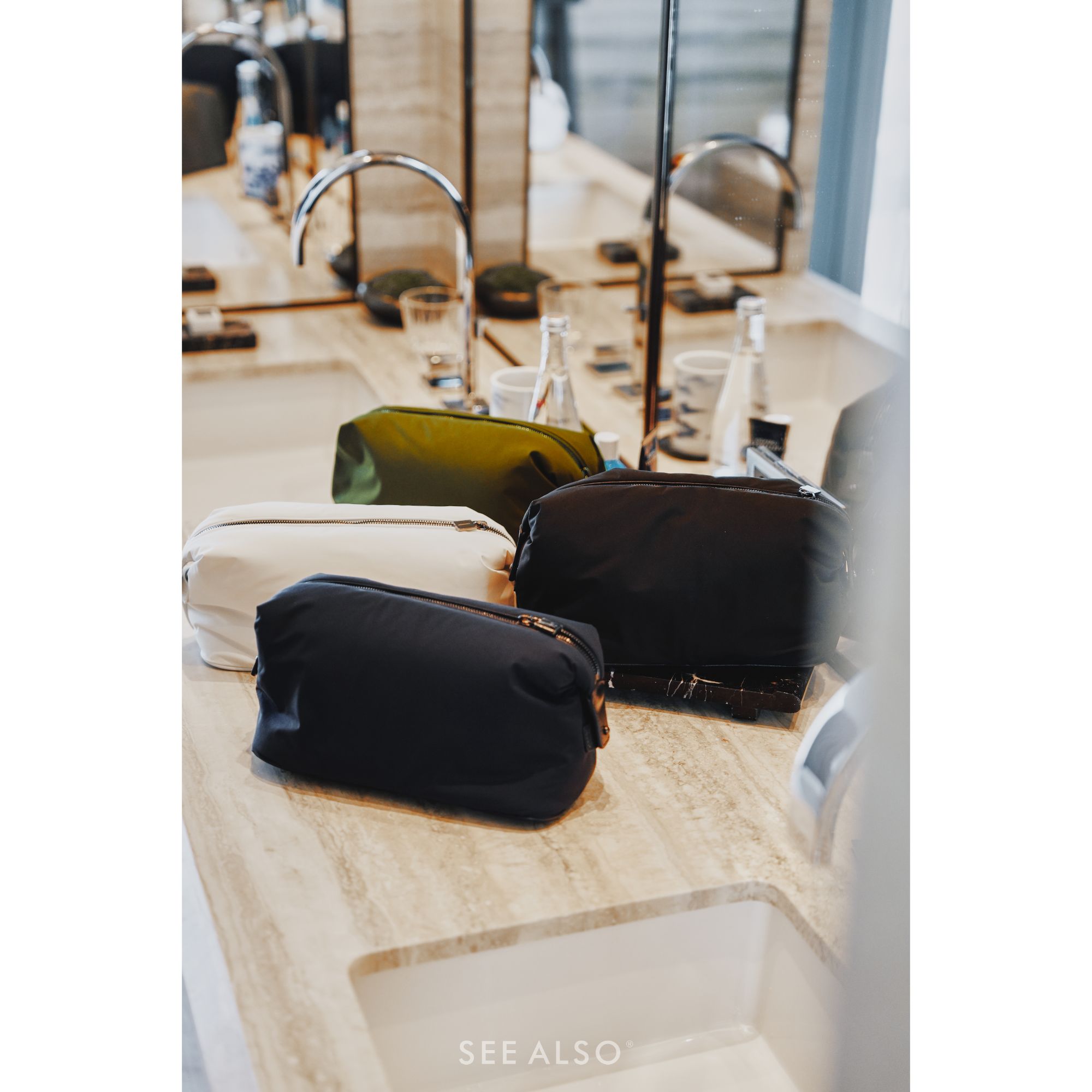 SEE ALSO『国王礼物』牛皮三防出差旅行便携收纳运动运动户外包