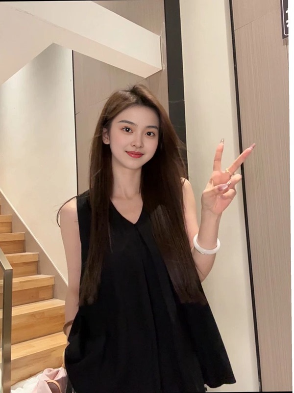 现货+现发+运费险  V领背心