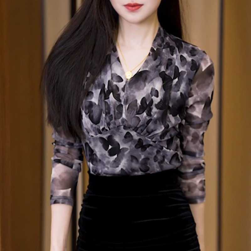 早秋设计感V领长袖T恤女时尚洋气网纱打底衫漂亮百搭遮肚显瘦上衣