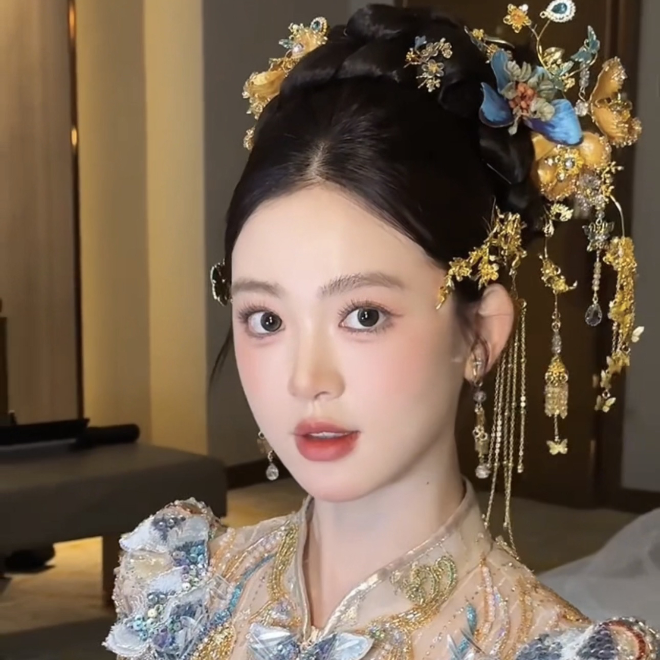 Z8139中式婚礼龙凤褂金色减龄新中式发簪新娘秀禾头饰