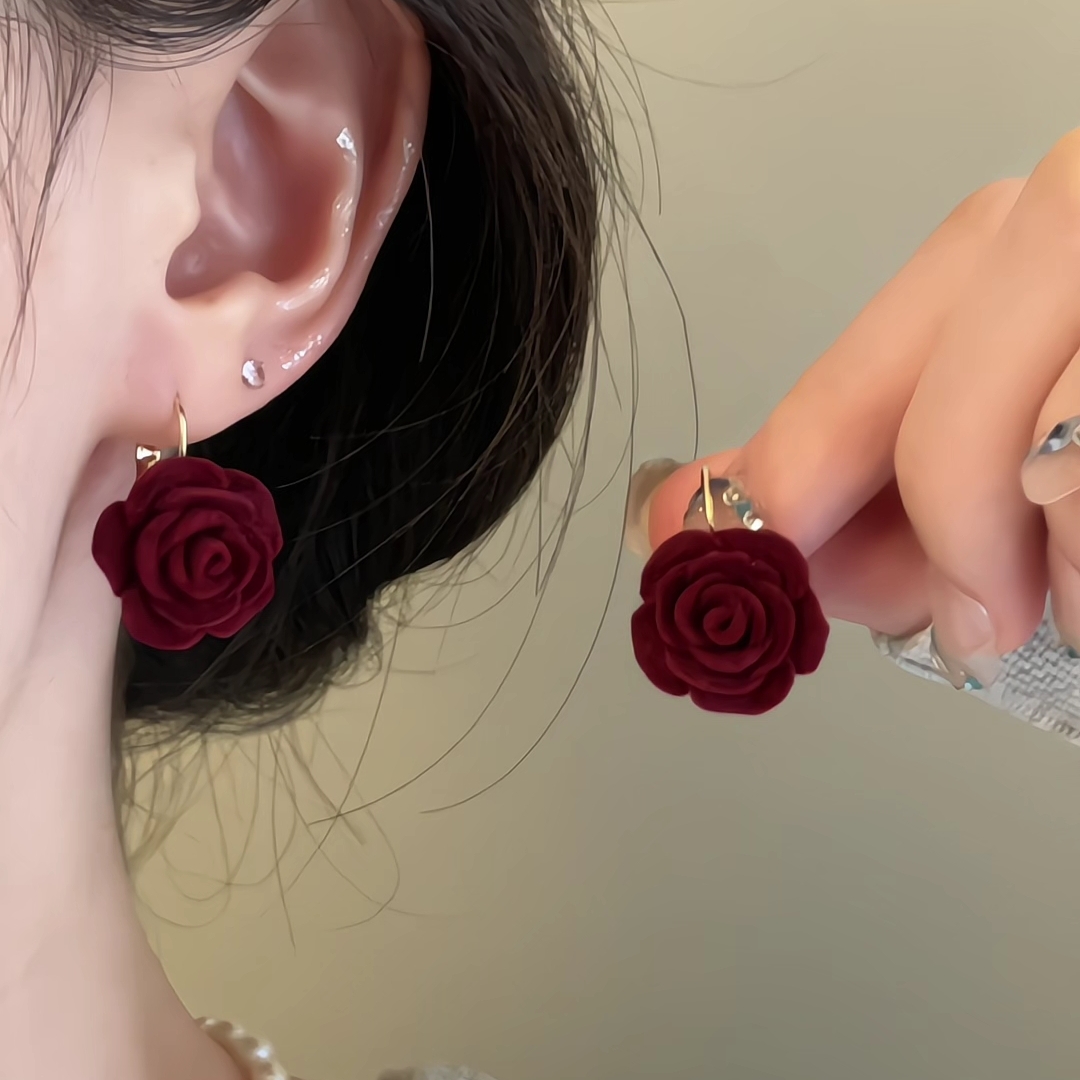 合金耳饰 秋冬红色复古植绒玫瑰花耳环气质高级感显白小众耳扣