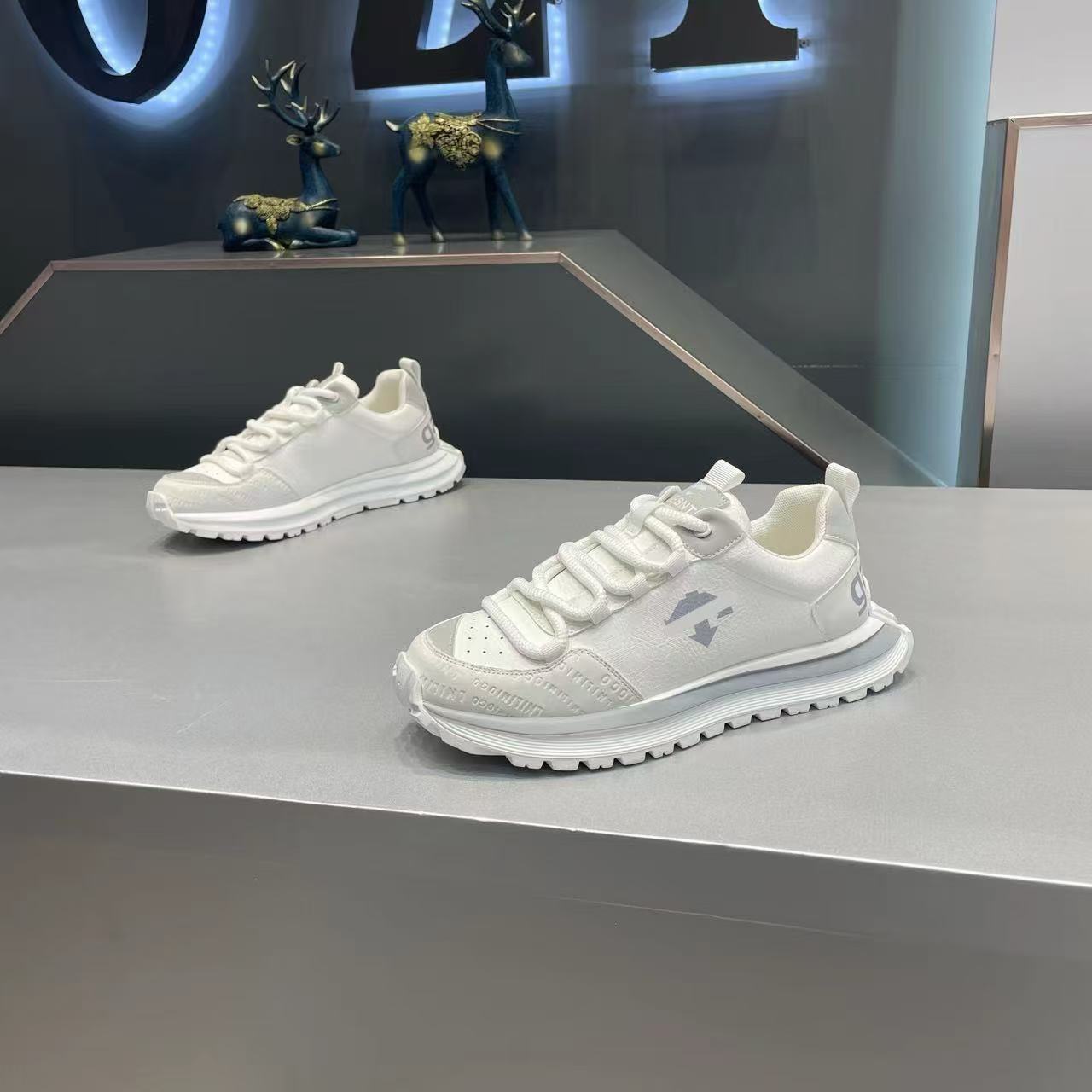 2025早秋新款厚底舒适轻便皮面纯色时尚休闲男鞋