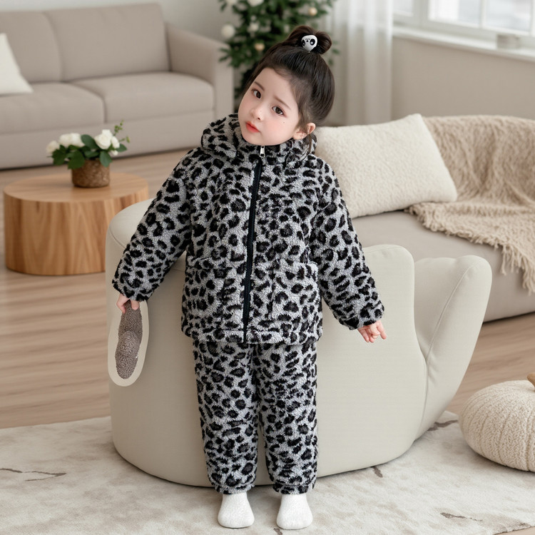 外穿儿童家居服套装冬季三层夹棉可爱卡通连帽耐脏毛毛绒女童睡衣