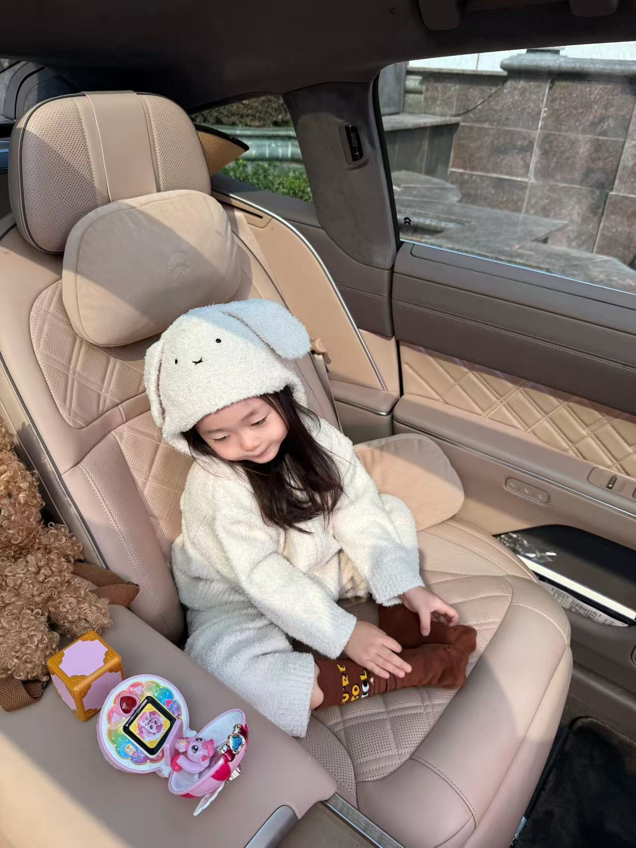 现货女童2025冬季新款韩版半边绒小熊连帽上衣纯色裤子家居服套装