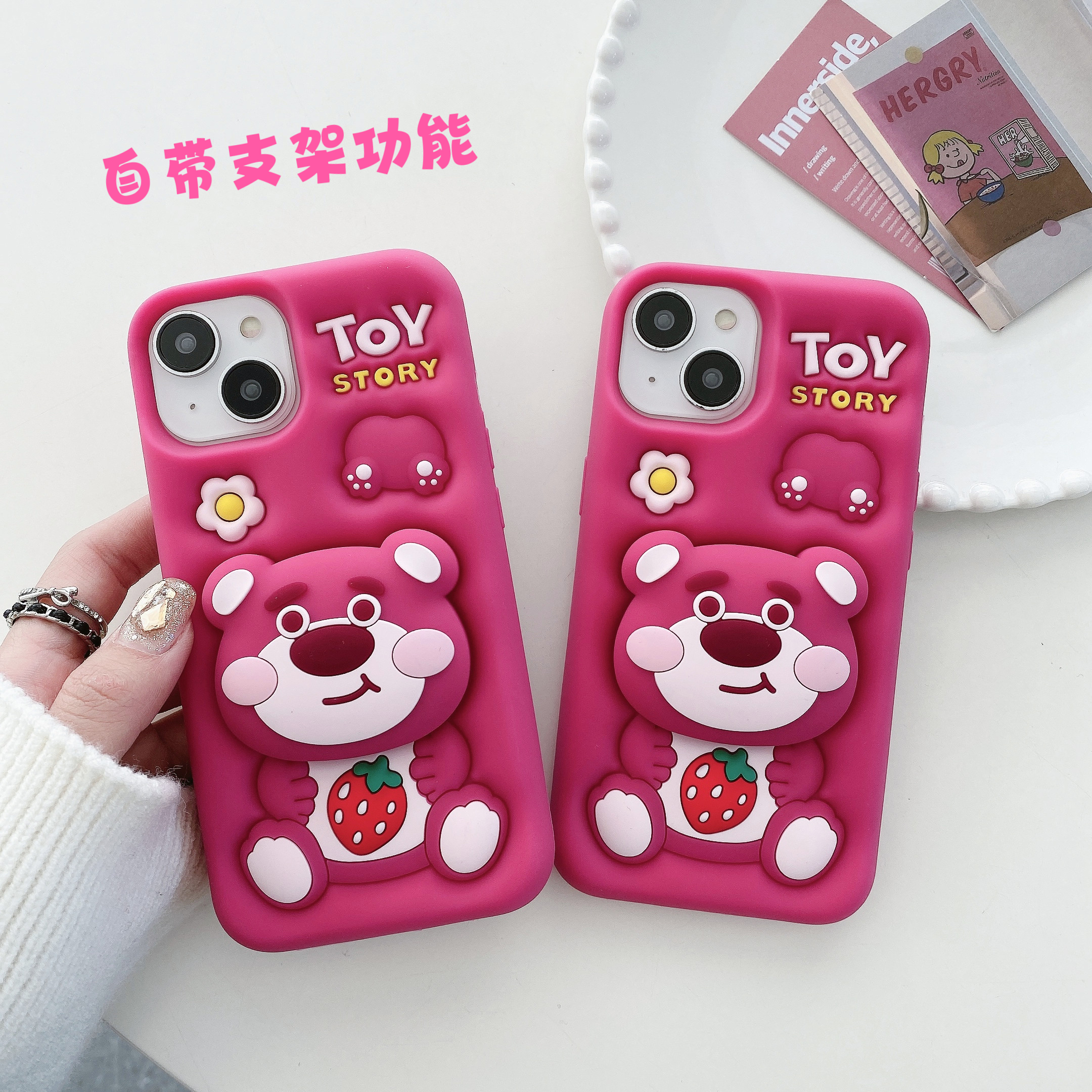 苹果|草莓熊支架卡通可爱表情适用iPhone16女款15p立体硅胶手机壳