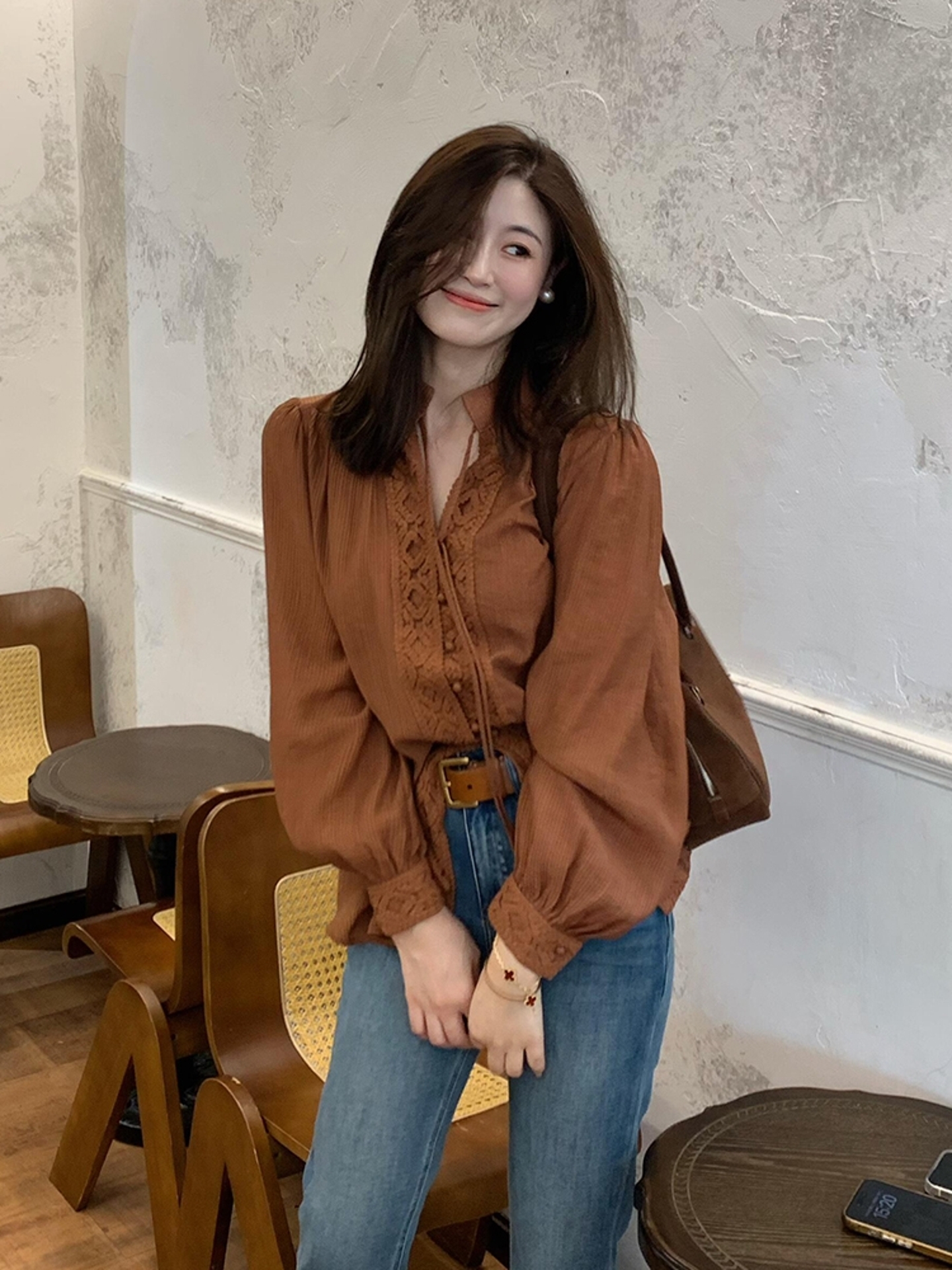 2025早秋新款独特别致超好看上衣轻薄慵懒松弛感极简设计咖色衬衫