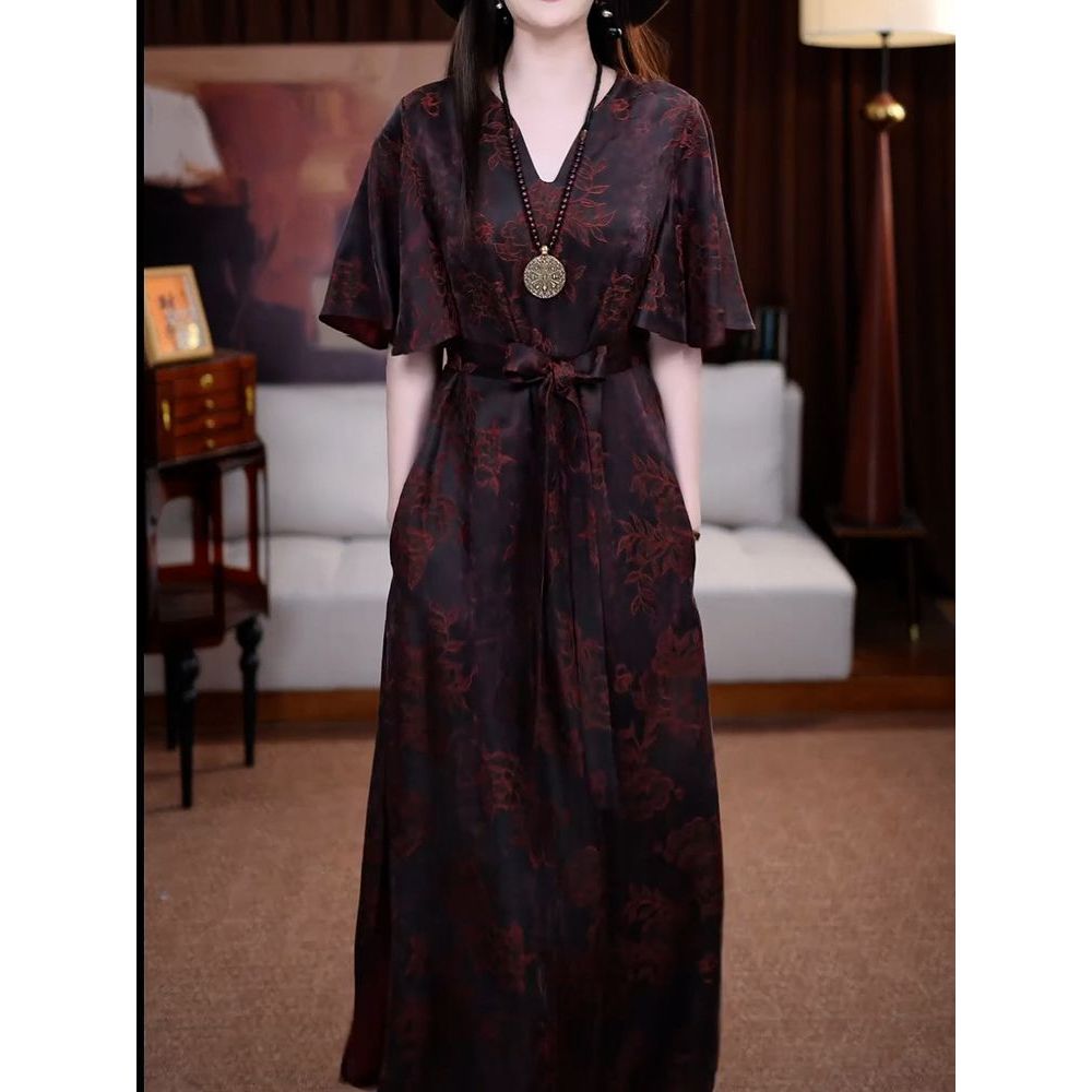 高档气质复古风绑带收腰连衣裙2025夏季新款洋气时尚减龄显瘦长裙