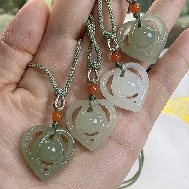 一心一意爱心镂空智慧之心玉佩挂件