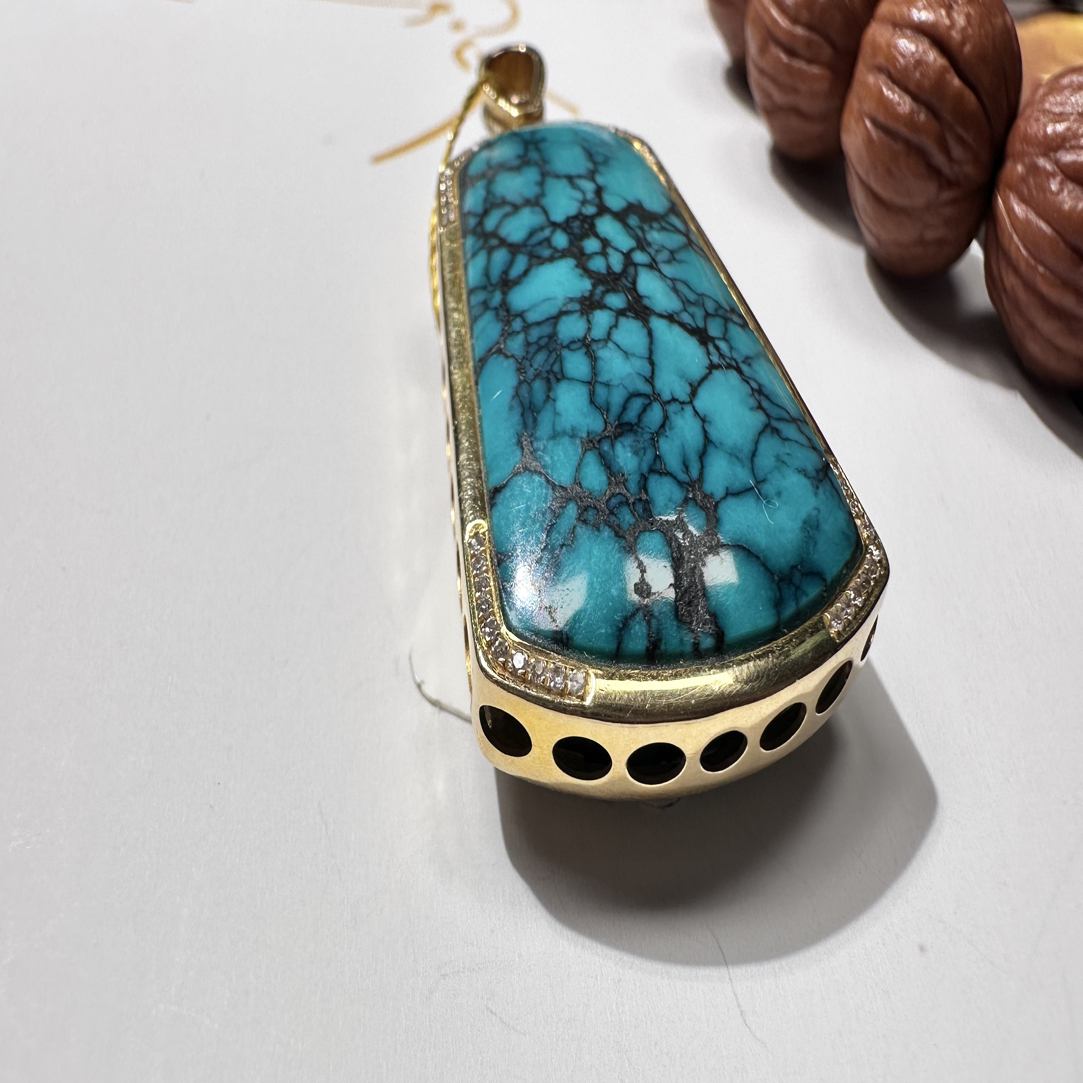 18k镶嵌精致美观无事牌