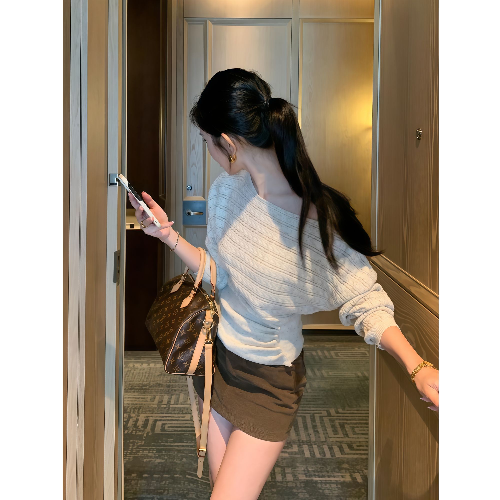 法式高级感一字领露肩针织衫女早秋季穿搭设计感收腰短款斜肩上衣