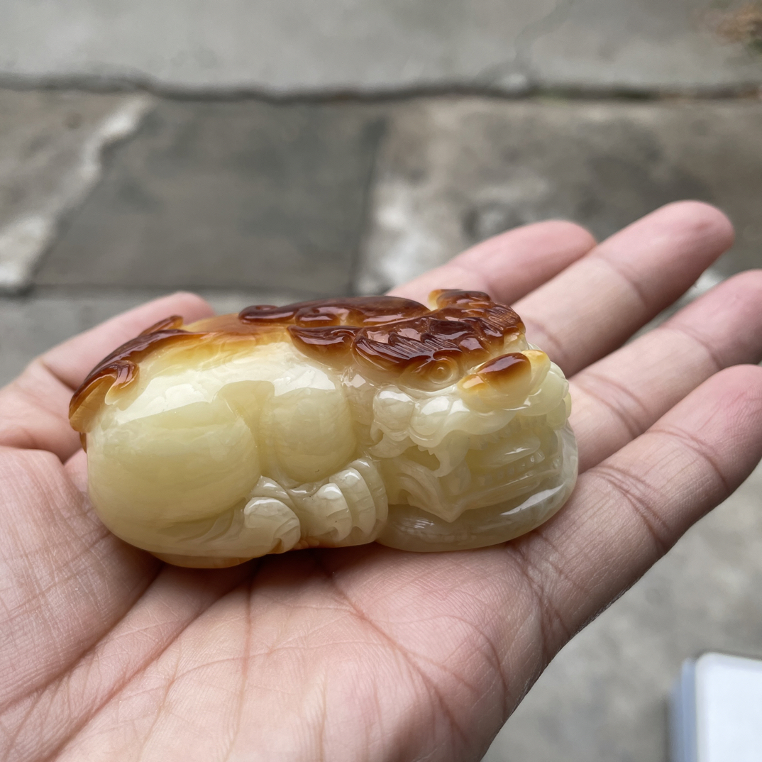 蜜蜡貔貅吊坠56.96g69.9/40.5/27.6㎜