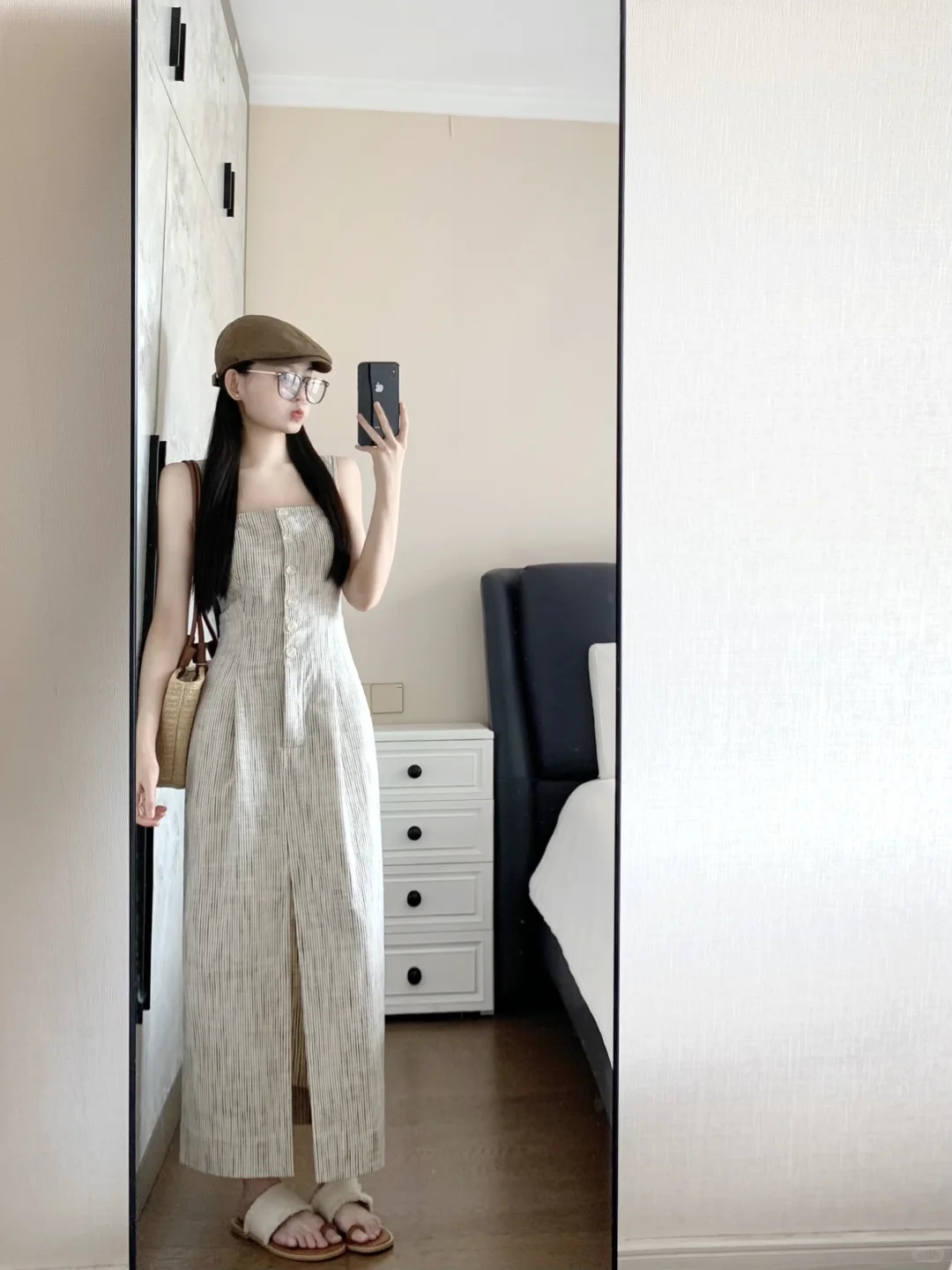 设计感韩版复古灰色条纹背带裙女夏高级感气质休闲显瘦开叉连衣裙