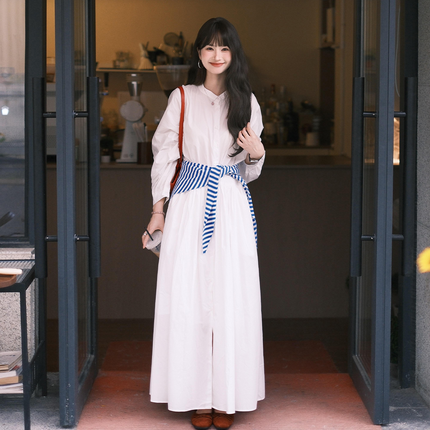 白色长袖衬衫连衣裙子女2025新款早秋气质高级感宽松显瘦长裙6328