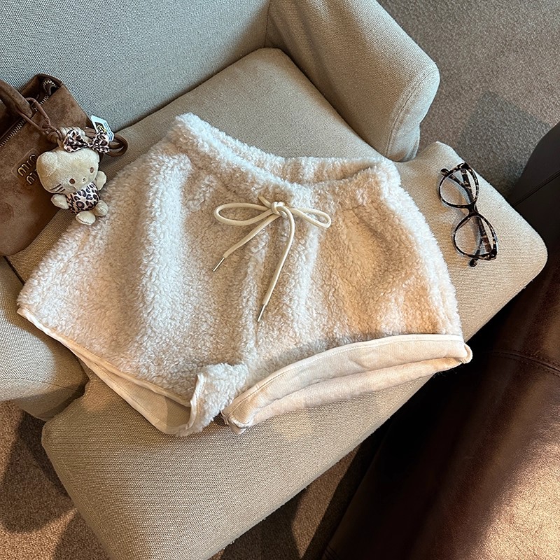 羊羔绒短裤女外穿秋冬季2025新款高腰显瘦a字加厚小个子休闲靴裤