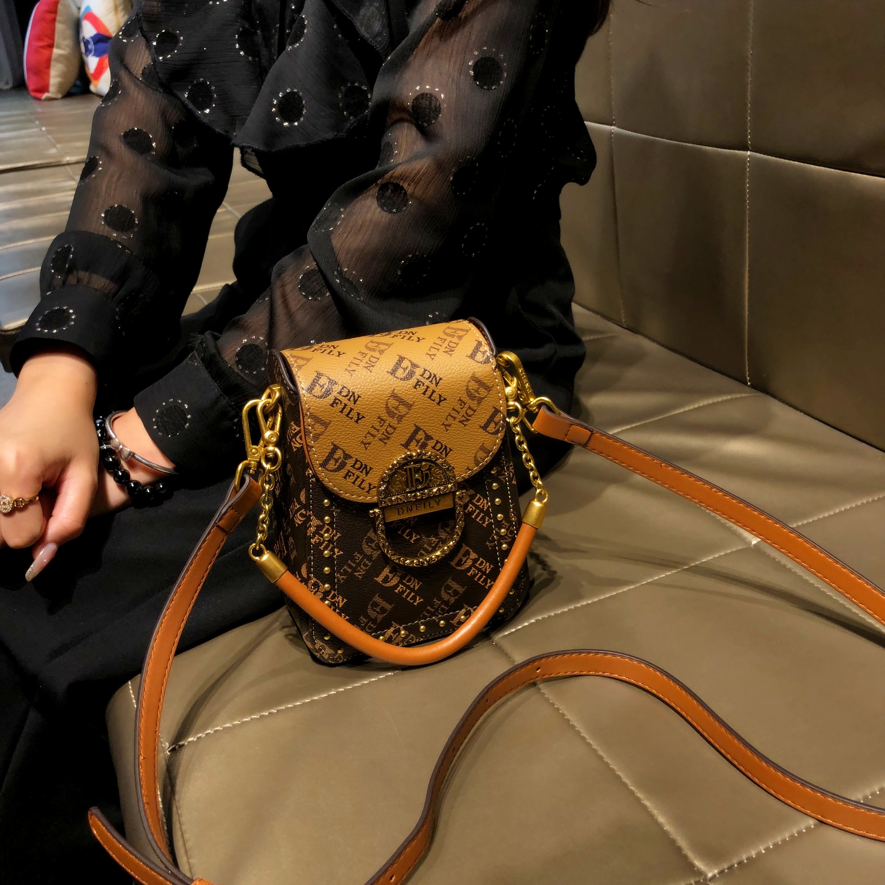 包包女款爆款2025新款休闲包小众轻奢女包迷你便携包手机斜挎小包