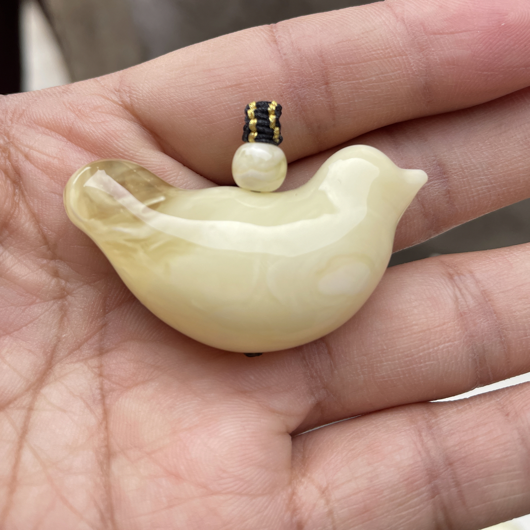 车挂蜜蜡白蜜原石吊坠吉祥鸟金白溶洞10.14g49.7/27.5/15.4㎜