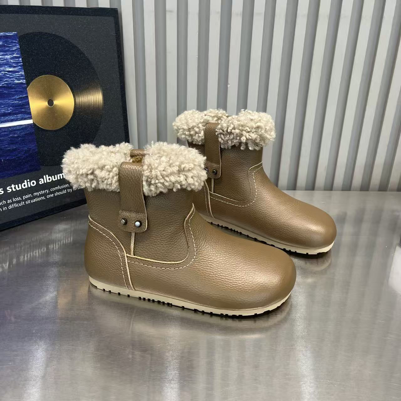 雪地靴2025今年流行鞋子真皮真毛加厚百搭大头短筒靴平底保暖靴女