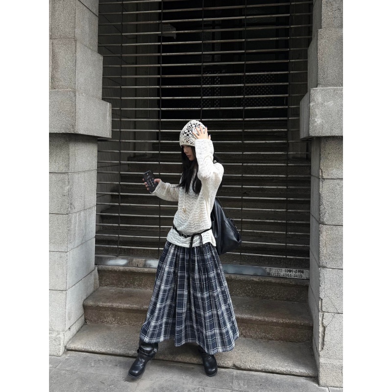 法式镂空V领防晒针织衫女夏宽松慵懒风薄款罩衫复古格纹半身长裙