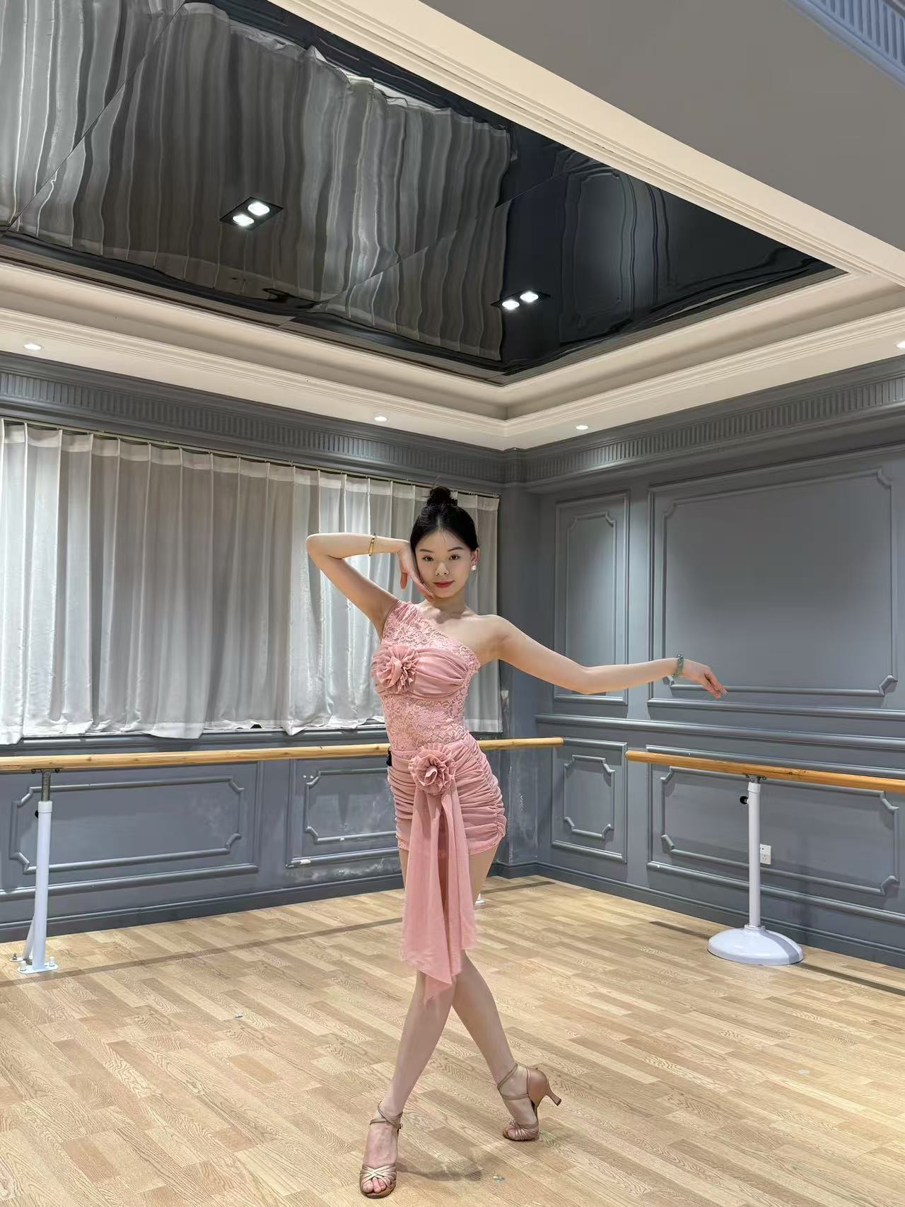 拉丁舞服露背吊带连衣裙自带胸垫底裤拉丁舞服装成人女款摩登服装