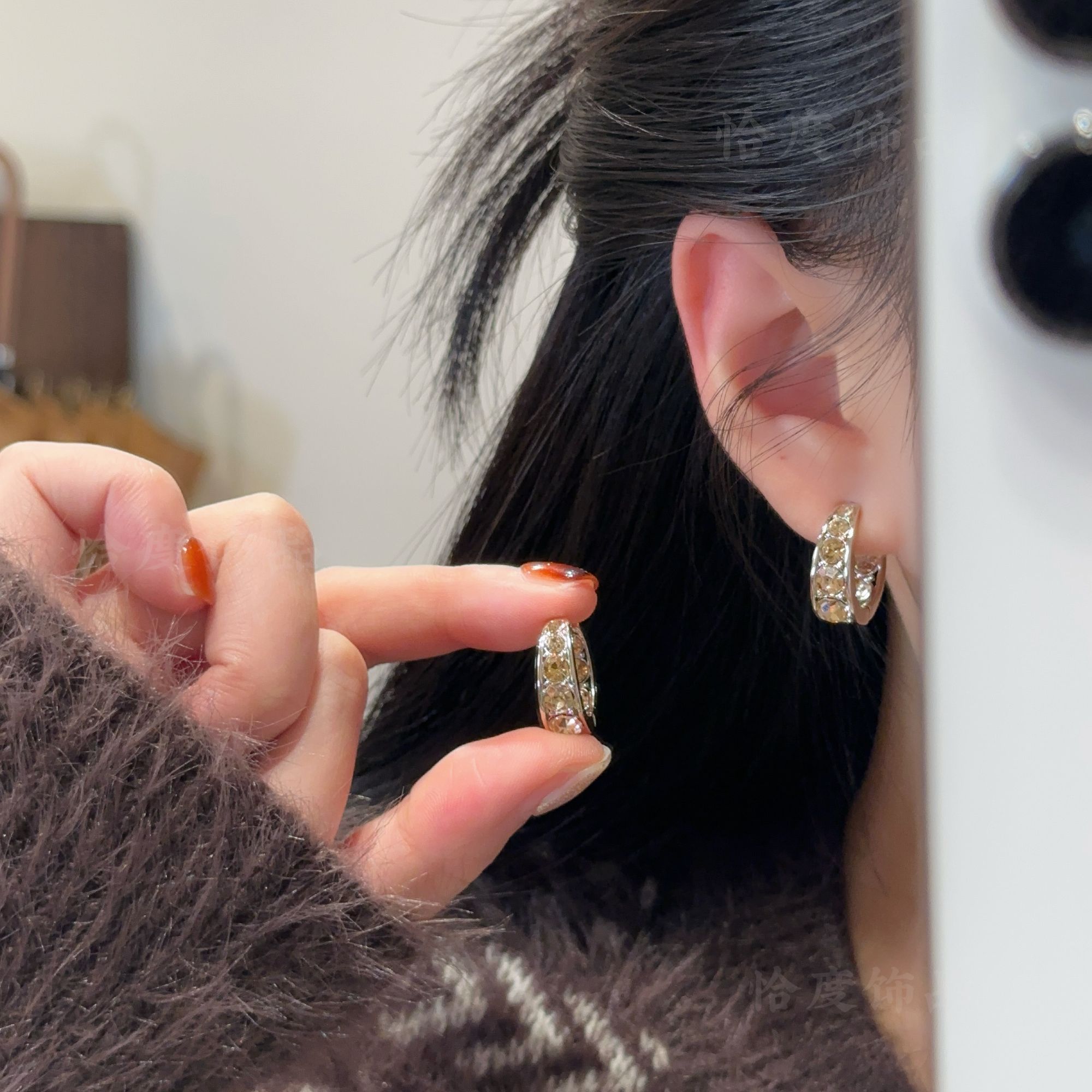 【恰度】小众复古港风咖色锆石耳扣