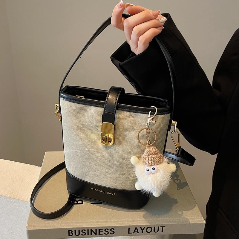 今年流行复古小包包女2025新款夏季时尚撞色斜挎包爆款手提水桶包