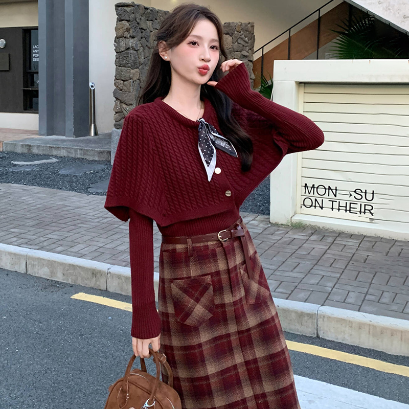 设计感洋气套装裙女2025秋冬新款针织斗篷打底衫格纹半身裙三件套